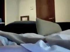 若い女性が筋肉に剃毛した猫を与えた 女 用 の エロ 動画