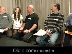 カップルを持つ肛門を見てoutdo屋外 女の子 向け の エロ 動画