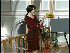 女の子は彼女のボーイフレンドの目の前に隠れていた 女 の ため の エロ 動画