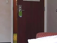 女性に猫に大きなネジを入れる 女 の 人 の ため の エロ 動画